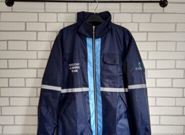 Jaket Windbreaker Custom Souvenir Perusahaan - B-Ori Advertising
